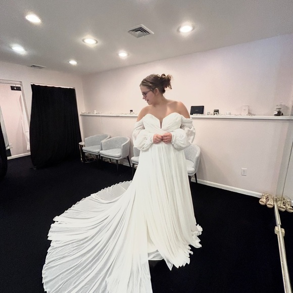 Dresses & Skirts - Elegant Off-Shoulder Wedding Gown with Dramatic Train